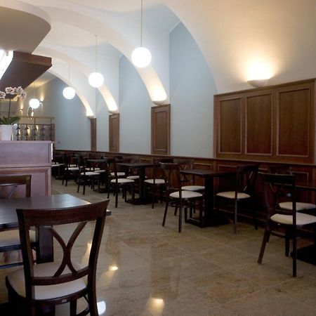 Hostel U Zlateho Kohouta Kromeriz Bagian luar foto