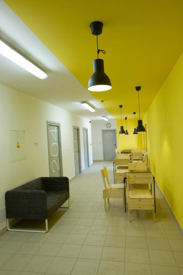 Hostel U Zlateho Kohouta Kromeriz Bagian luar foto
